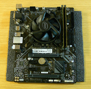 Gigabyte B365M HD3, i5-8500, DDR4 16GB, SSD 256GB (6 foto / 10)
