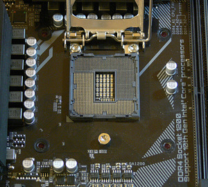 Gigabyte Z490 UD, i5-10600K, DDR4-2666 16GB, SSD 256GB (5 foto / 9)