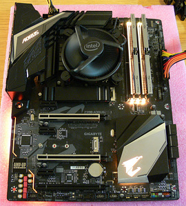 Gigabyte Z390 Aorus Pro, i5-9400, DDR4 16 GB, SSD M.2 256GB (5 foto / 10)