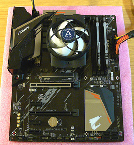 Gigabyte A520 Aorus Elite,Ryzen 7 3700X,DDR4 16GB,SSD 256GB (3 foto / 10)