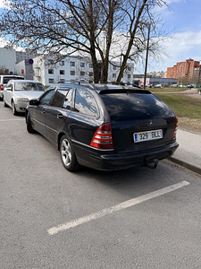 Mercedes-Benz c220 (7 foto / 8)