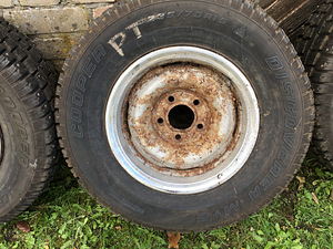 235/70 R15 Cooper Weathermaster naast+ 15", 5x127 veljed (3 foto / 10)