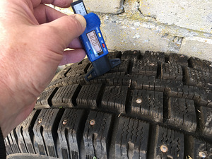 235/70 R15 Cooper Weathermaster naast+ 15", 5x127 veljed (9 foto / 10)