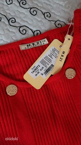 Красное вязаное платье с золотыми пуговицами, размер M/L (фото #2)