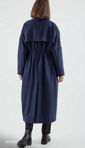 Пальто с кулиской и вертикальным карманом из шерсти синее (фото #4)