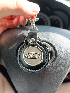 Кожаный брелок Ford (1 фото из 2)