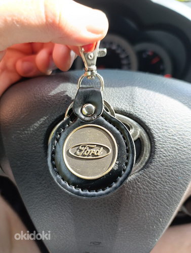 Ford nahast võtmehoidja