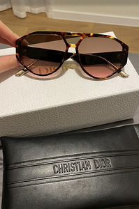 Оригинальные солнцезащитные очки Christian Dior (3 фото из 3)