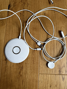 Apple watch charger (1 foto / 4)
