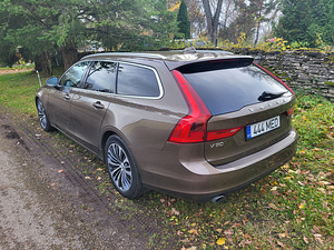 VOLVO V90 Momentum Business (7 foto / 11)