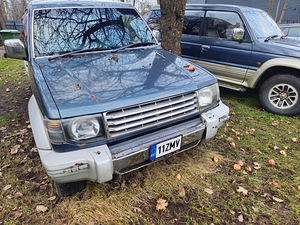 Mitsubishi Pajero (2 foto / 8)