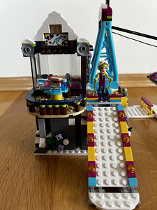 LEGO® Friends Snow Resort Ski Lift 41324 (5 foto / 7)
