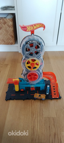 Hot Wheels Autorada City Twist Tire Shop HDP02