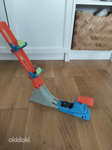 Hot Wheels Action Vertical Power Launch Track Set