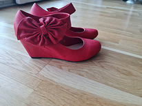 Красные ботинки