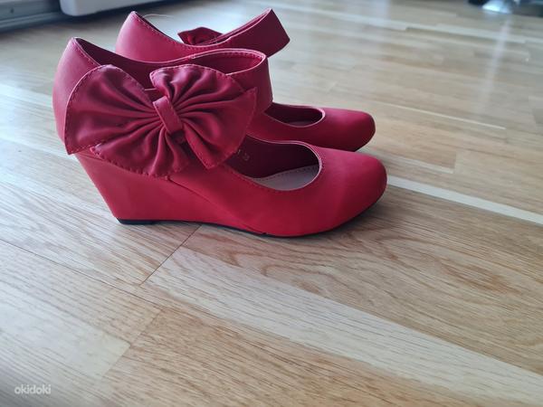 Красные ботинки (фото #1)