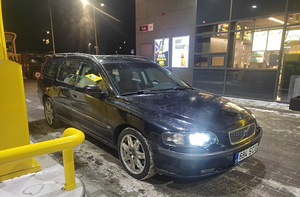 Volvo V70 2.4 D5 120kw (5 foto / 9)
