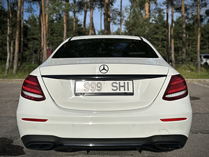 Mercedes-Benz e220d AMG line (6 foto / 10)
