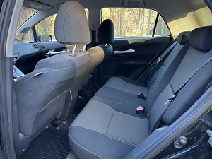 Toyota Auris 2011г (8 фото из 10)