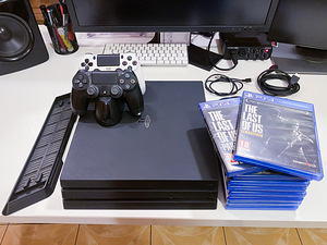 Sony Playstation 4 Pro 1TB + 9 games (1 foto / 3)