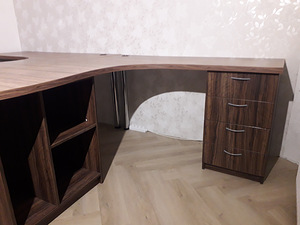 Suur kahepoolne pruun kontorilaud (3 foto / 3)