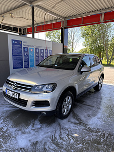 Volkswagen Touareg (2 foto / 4)