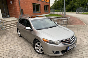 Honda Accord TOURER 2.4 148kW (2 foto / 11)