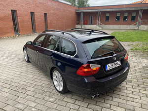 BMW 330 xDrive (4 foto / 10)