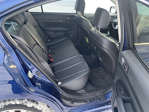 Subaru Legacy 2011 (8 фото из 11)