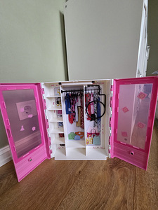 Шкаф для одежды Barbie (3 фото из 3)