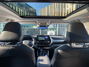 Toyota Highlander 2022 Premium (8 foto / 15)