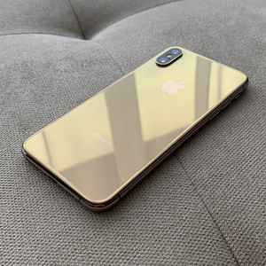 Продается Apple iPhone XS Gold 64 ГБ. (2 фото из 5)