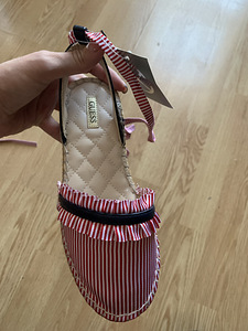 Laste sandaalid Guess 33 Uus (3 foto / 6)