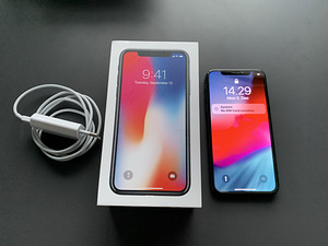 iPhone X 256 ГБ (1 фото из 2)