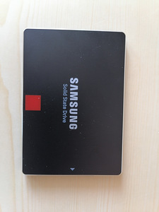 Samsung 850 Pro 256 GB 2,5 "SATAIII 3D V-NAND (1 foto / 3)