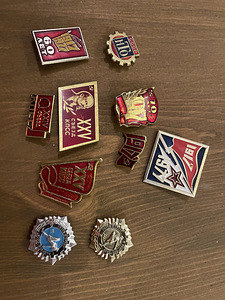 Советские значки (4 фото из 9)