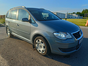 Volkswagen Touran (3 foto / 10)