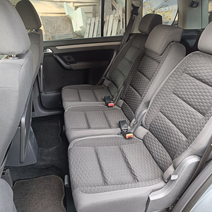 Volkswagen Touran (8 foto / 10)