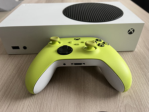 Xbox Series S (1 фото из 2)