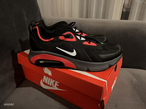 Новые кроссовки Nike