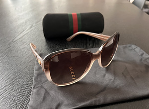Очки Gucci (1 фото из 3)