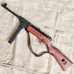 Püstolkuulipilduja MP41 + nahkrihm. Koopia (1 foto / 2)
