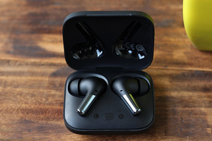 OnePlus 10 Pro (256GB/12GB) + OnePlus buds pro (must) (2 foto / 3)
