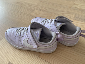Nike 33 (2 foto / 2)