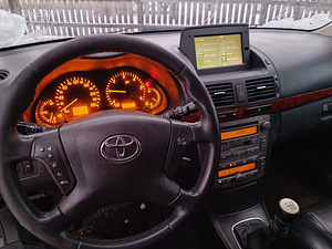 Toyota avensis (3 foto / 5)