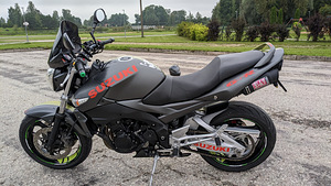 Suzuki GSR600 (3 foto / 7)