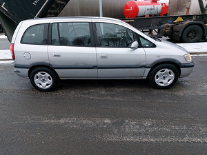 Opel Zafira 2.0 TD 74 kw 2005 (4 foto / 10)