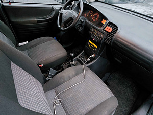 Opel Zafira 2.0 TD 74 kw 2005 (6 foto / 10)