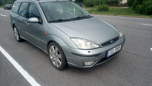 Ford Focus Ghia 1.8td (3 foto / 9)