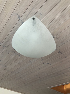 потолочный светильник из молочного стекла
